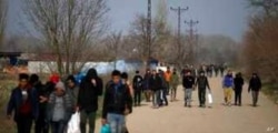 Migrants walk in Edirne at the Turkish-Greek border, March 9, 2020.