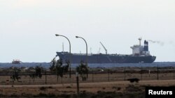 Kapal berbendera Korea Utara berlabuh di terminal ekspor Es Sider di Ras Lanuf (8/3), Libya.