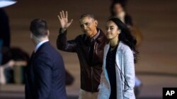 پرزیدنت اوباما و دخترش مالیا (عکس آرشیو)