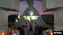 Aclıq qurbanlarının abidəsi