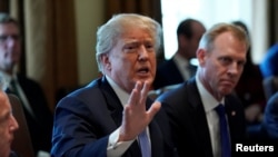 美国总统川普在白宫召开内阁会议。（2018年4月9日）