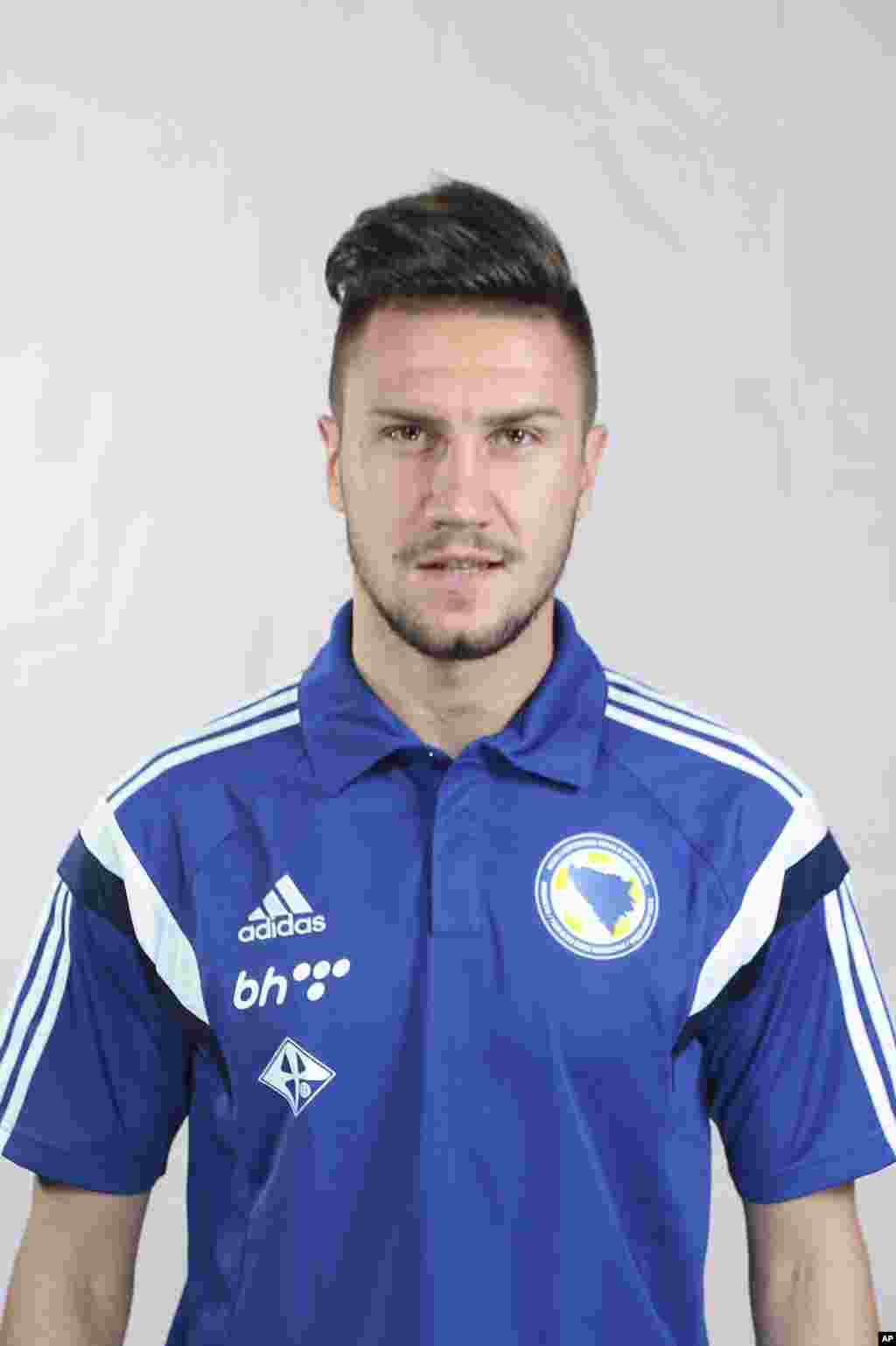 Pemain tim Bosnia Ermin Bicakcic. 