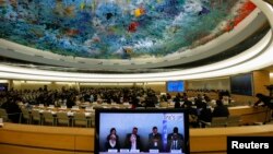 مایکل کربی (نفر دوم از سمت چپ) رئیس کمیسیون تحقیق درباره حقوق بشر در کره، روز هفدهم مارس در ژنو گزارش خود را ارائه کرد.