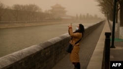 北京又遭沙尘暴袭击。（2021年3月15日）