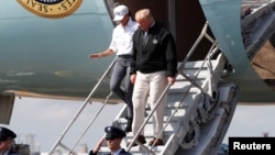 2018年10月15日美国总统特朗普抵达佛罗里达视察飓风灾情
