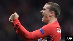 L'attaquant français de l'Atlético Madrid, Antoine Griezmann, jubile à l'issue du match retour de demi-finale de l'UEFA Europa League contre l'Arsenal FC, au stade Wanda Metropolitano, Italie, 3 mai 2018.