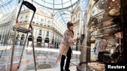 Milanda moda qalereyası karantin vaxtı bağlıdır