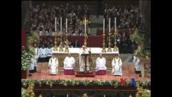 教宗方济各在梵蒂冈主持圣诞夜弥撒