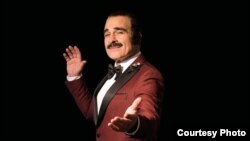 هوشنگ توزیع در نقش فرخزاد. 