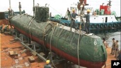 지난 1998년 동해상에서 한국 해군에 나포된 북한 잠수함. (자료사진)