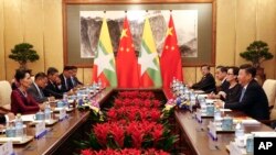  昂山素季与中国国家主席习近平在北京钓鱼台国宾馆会谈(2016年8月19日）