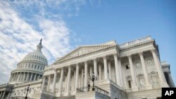 نمای بیرونی از گنبد و ساختمان کنگره ایالات متحده در شهر واشنگتن. آرشیو، ۵ فوریه ۲۰۱۹