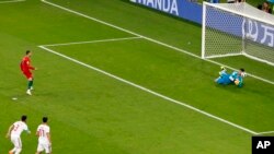 مهار ساختن پنالتی رونالدو توسط على رضا، دروازه بان تیم ملی ايران 