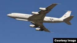 미 공군의 E-8C 정찰기.