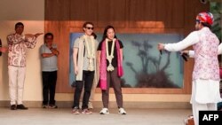 مارک زاکربرگ، رییس فیسبوک، با همسرش پریسیلا چن در مراسم عروسی پسر امبانی.