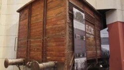 Потомците на настраданите порачуваат дека Холокаустот е опомена кон што може да води омразата