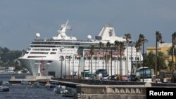 Круизное судно Empress of the Seas, принадлежащее компании Royal Caribbean International, покидает Гавану, Куба, 5 июня 2019 года