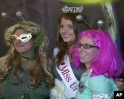 幽浮节小姐和游客