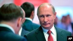 俄罗斯总统普京会见一些学生，称在人工智能领域率先取得突破的将主宰世界 (2017年9月1日)