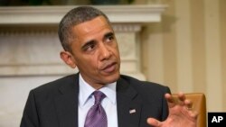 요르단 국왕과의 회담에 앞서 시리아 사태에 대한 질문에 답하고 있는 오바마 대통령.