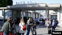 27일 부패 혐의로 체포된 국제축구연맹, 피파 고위 간부들이 체류한 스위스 취리히 호텔 앞에 취재진이 몰려있다.