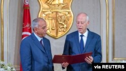 Tunisian President Kais Saied (L) meets with Prime Minister-designate Habib Jemli in Tunis, Tunisia, in this handout picture obtained by Reuters from the Tunisian Presidency, Nov. 15, 2019.