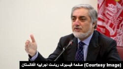 آقای عبدالله گفت که برخی عناصر در پی سقوط نظام در افغانستان اند.