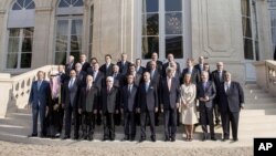 عکس گروهی مقام های شرکت کننده در نشست یک روزه پاریس تحت عنوان «صلح و امنیت در عراق» - ۲۴ شهریور ۱۳۹۳ 