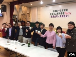 纽约台湾人社团开香槟举杯祝贺蔡英文当选