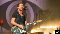 ادی ودر، خواننده و گیتاریست گروه «پرل جم»