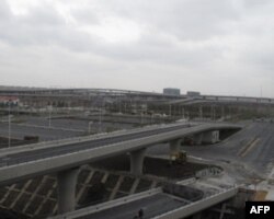 虹桥交通枢纽错综复杂的立交桥