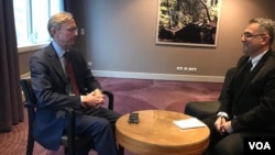 گفتگو با آقای هوک در حاشیه کنفرانس امنیت و آینده صلح خاورمیانه در ورشو لهستان صورت گرفت. 