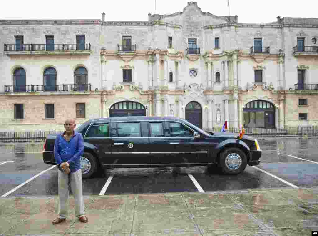 Pireezdantin Yunaaytid Isteets Baaraak Obaamaa Kuubaa dawwatan. (VOA)