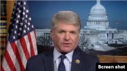 资料照片:美国国会共和党联邦众议员麦考尔接受美国之音专访的视频截图。（2021年8月2日）