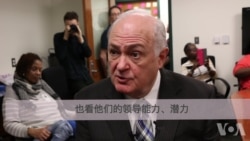 乔治华盛顿大学校长亲赴高中给毕业生带来什么惊喜？