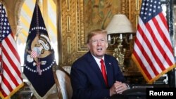 2019年12月24日，美国总统特朗普在海湖庄园对媒体讲话。
