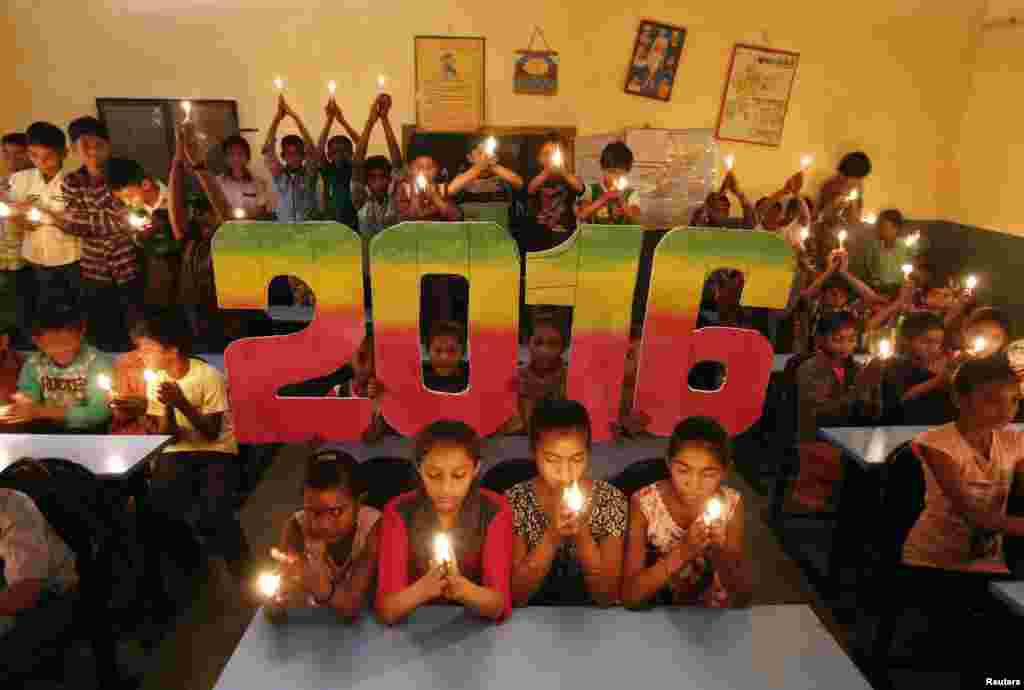 School students offer prayers for the world peace in the upcoming year of 2016 in Ahmedabad, India, Dec. 31, 2015.
