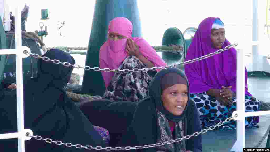 መርከብ ናይ ስጳኛ ዝረድአቶም ሶማልያዊያን ደቂ አንስትዮ