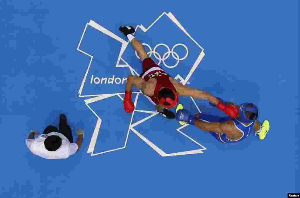 Teymur Məmmədov (qırmızı) yarım-finalda İtaliyalı Klemente Russoya c&uuml;zi fərqlə məğlub olaraq qızım medal imkanını itirir. Digər azərbaycanlı boks&ccedil;u kimi o da Olimpiya &uuml;&ccedil;&uuml;nc&uuml;s&uuml; kimi vətənə d&ouml;n&uuml;r.