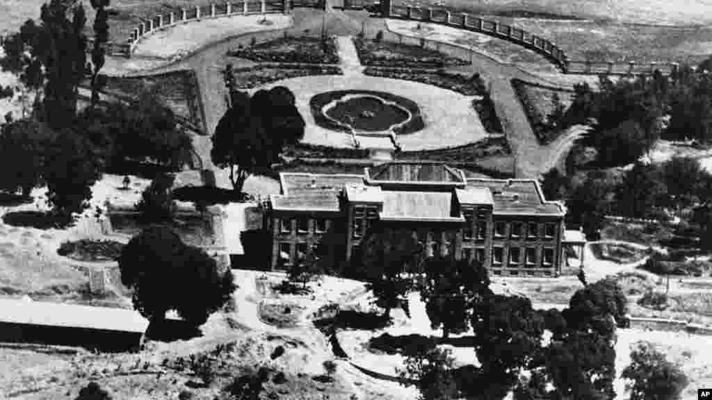 አዲስ አበባ የቀድሞ ገፅታ፤ የቀድሞው የአፄ ኃይለስላሴ ቤተመንግስት።