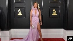 جنیفر لوپز در ۵۹ امین مراسم سالانه «گرمی»، ۱۲ فوریه ۲۰۱۷