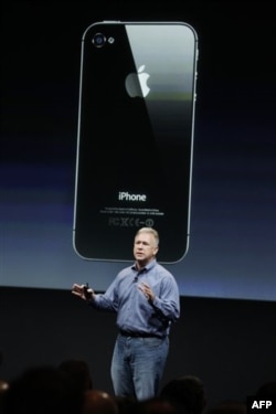 Apple Phil Schiller talks about iPhone 4S during an announcement at Apple headquarters in Cupertino, Calif., Tuesday, Oct. 4, 2011. (AP Photo/Paul Sakuma)