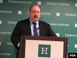 国际战略与评估中心资深研究员费舍尔 (美国之音钟辰芳拍摄)