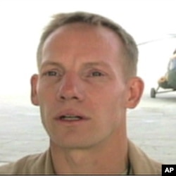 杜尼甘中校感慨语言障碍