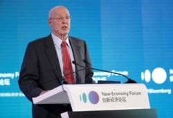 美国前财政部长保尔森11月21日在北京举行的2019年新经济论坛上发表讲话。