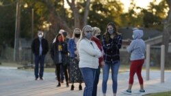 صف رای دهندگان در یک مرکز رای‌دهی در شهر بتنی ایالت اوکلاهاما