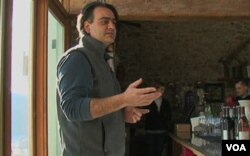 Karem Baki di winery Hillsborough miliknya di Purcellville, negara bagian Virginia.