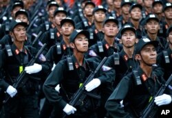 越南举行阅兵式纪念越战结束40周年