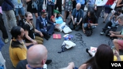 Bernie supporters continue their sit-in (Photo: A. Shaker/VOA)