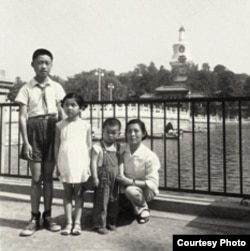 查建国被“请出”北京，其妹查建英曾在纽约客杂志发表文章介绍他(截图)